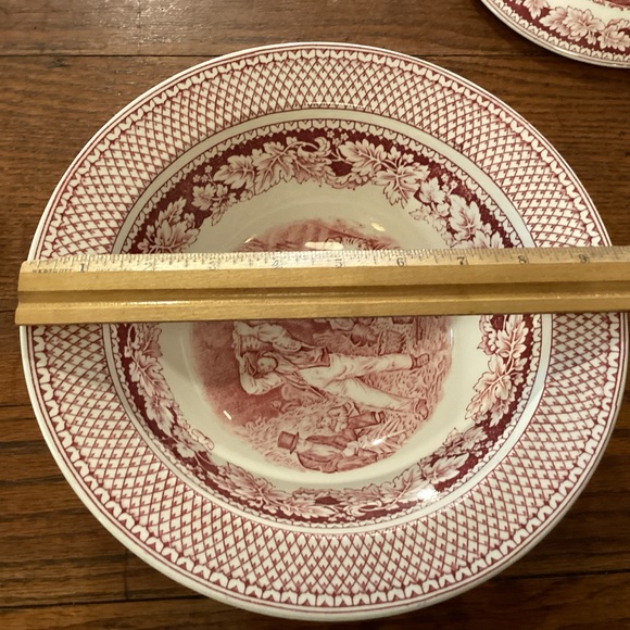 Currier & Ives red covered casserole by Homer Laughlin, Husking. - Picture 8 of 8